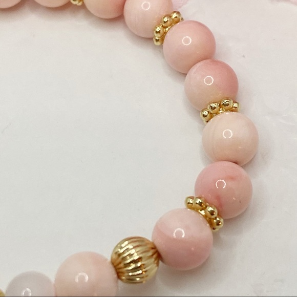 Queen Conch Shell Rose Bracelet - Picture 5 of 10